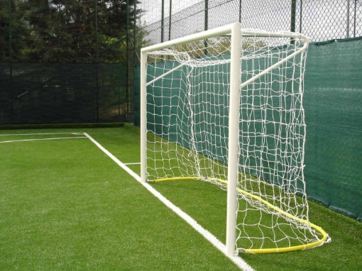 Εικόνα της Poarta futsal otel 3x2 m, montata in manșoane, cu suporturi sudate si lant pentru plasa